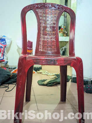 পড়ার টেবিল ও চেয়ার।